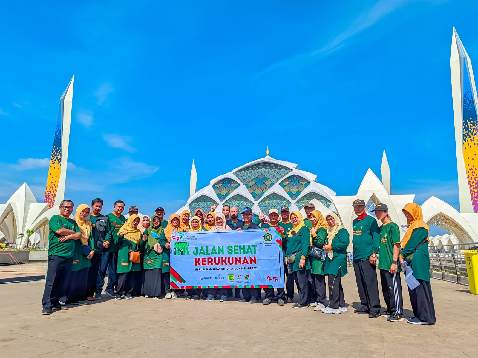 BDK Bandung Jalan Sehat Kerukunan ke Masjid Raya Al-Jabbar